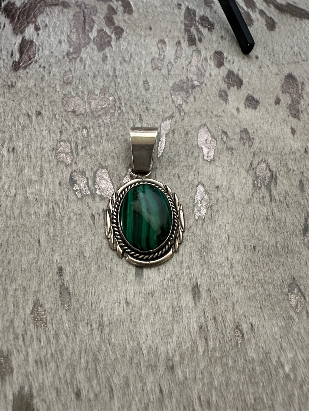 Vintage Green Malachite Oval Pendant Sterling Silver Accent - Unbranded